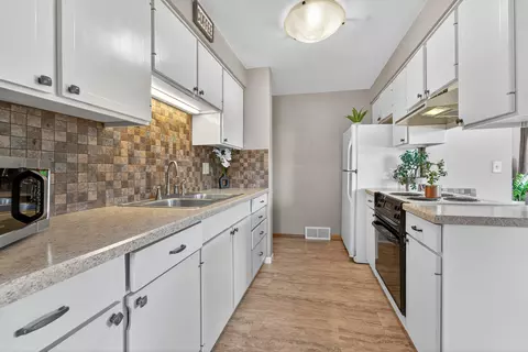 Kitchen - 2201 N Elinor St, Appleton, WI 54914 photo 2 of 5