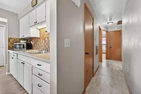 Entry Way - 2201 N Elinor St, Appleton, WI 54914 photo 1 of 3