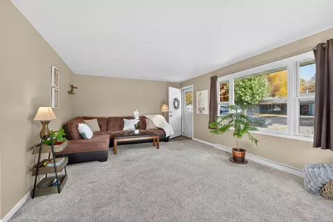 Living - 2201 N Elinor St, Appleton, WI 54914 photo 2 of 2