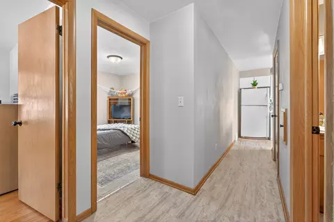 Entry Way - 2201 N Elinor St, Appleton, WI 54914 photo 2 of 3