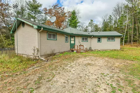 10869 Dall Ln, Suring, WI 54174