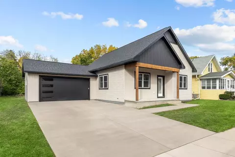 1657 Oregon St, Oshkosh, WI 54902
