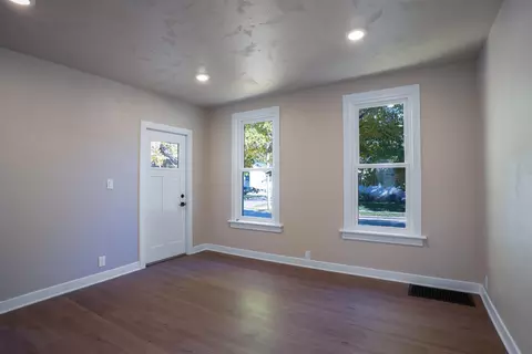 Living - 845 E Pacific St, Appleton, WI 54911 photo 3 of 5