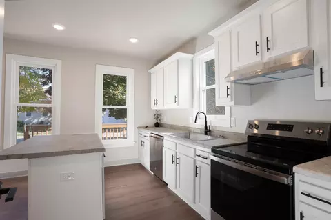 Kitchen - 845 E Pacific St, Appleton, WI 54911 photo 2 of 3