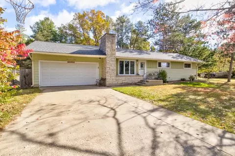2534 Na Wa Ka Dr, Marinette, WI 54143