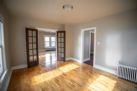 Living - 206 N Lawe St, Appleton, WI 54911 photo 2 of 4
