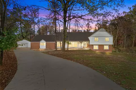 11 Hilltop Ct, Appleton, WI 54914