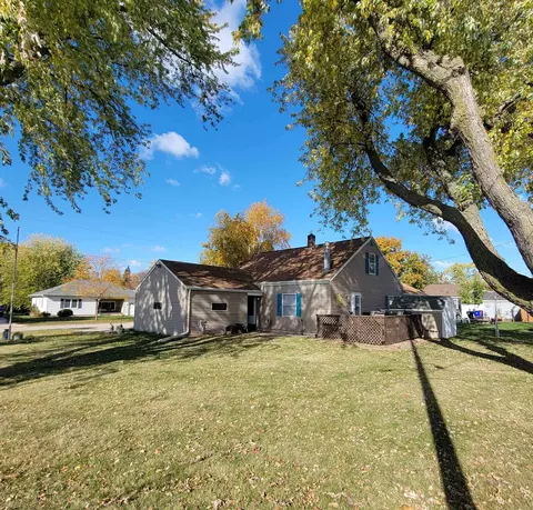 Exterior - 1936 S Adams St, Appleton, WI 54915 photo 4 of 7