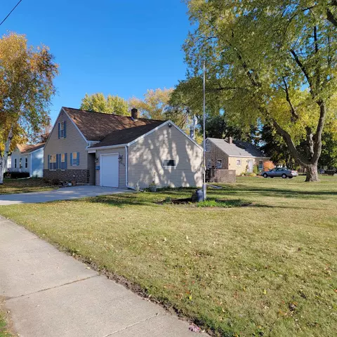 Exterior - 1936 S Adams St, Appleton, WI 54915 photo 5 of 7
