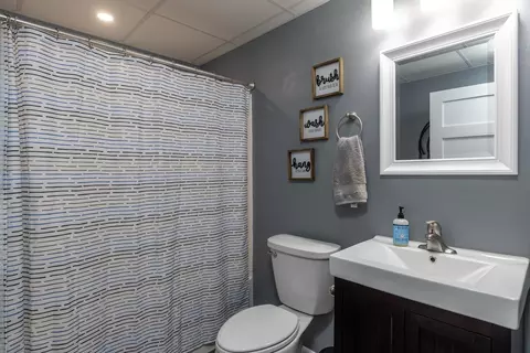 Bath - w5724 Jochmann Drive, Appleton, WI 54915 photo 3 of 3