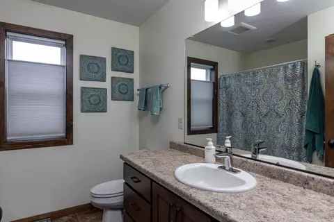 Bath - w5724 Jochmann Drive, Appleton, WI 54915 photo 2 of 3