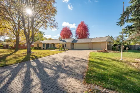 539 Arrowhead Dr, Green Bay, WI 54301