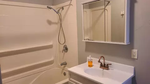 Bath - 1326 W Spencer St, Appleton, WI 54914 photo 3 of 3