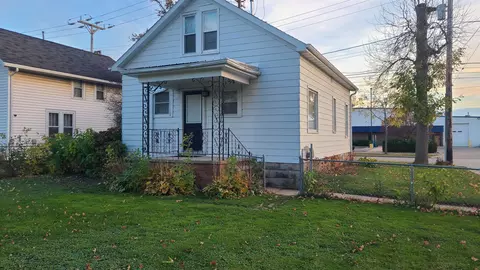 Exterior - 1326 W Spencer St, Appleton, WI 54914 photo 3 of 3