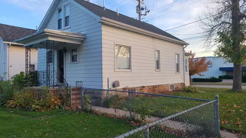 Exterior - 1326 W Spencer St, Appleton, WI 54914 photo 1 of 3