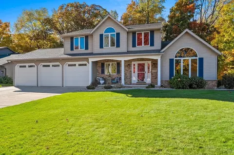 1000 Rolling Green Dr, Green Bay, WI 54313