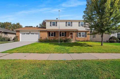 876 W 19th Ave, Oshkosh, WI 54902