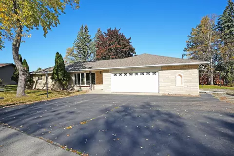 181 Parkside Ct, Green Bay, WI 54313
