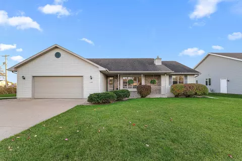 1390 Willow Bend Ln, Oshkosh, WI 54904
