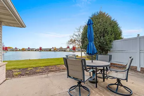 1638 Twin Lakes Cir, Green Bay, WI 54311