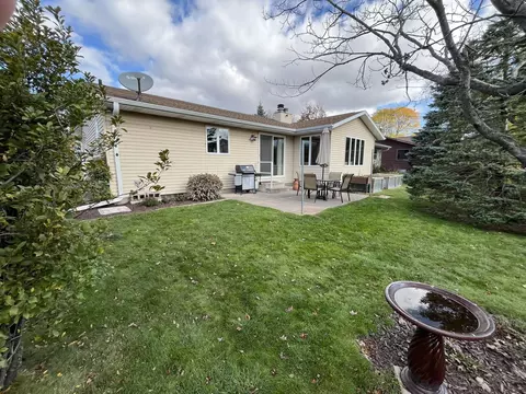 Exterior - 1501 W Cloverdale Dr, Appleton, WI 54914 photo 4 of 7