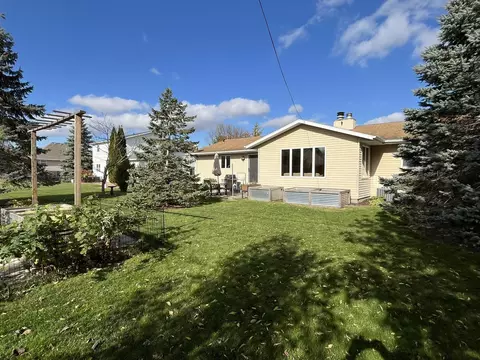 Exterior - 1501 W Cloverdale Dr, Appleton, WI 54914 photo 5 of 7
