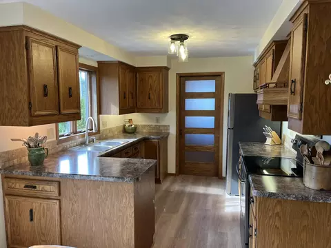 Kitchen - 1501 W Cloverdale Dr, Appleton, WI 54914 photo 2 of 2