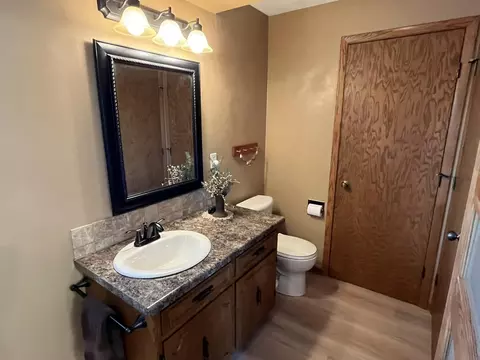 Bath - 1501 W Cloverdale Dr, Appleton, WI 54914 photo 3 of 3
