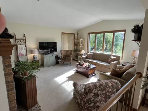 Living - 1501 W Cloverdale Dr, Appleton, WI 54914 photo 2 of 3