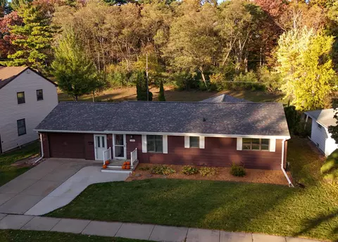 1255 Loch Dr, Green Bay, WI 54304