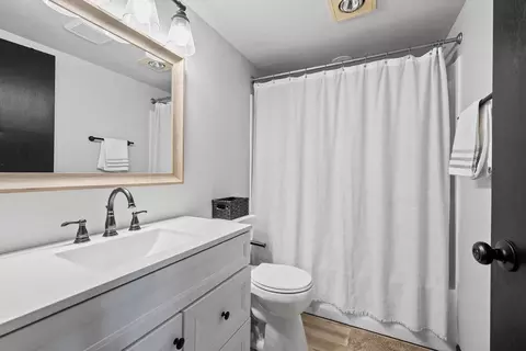 Bath - 2255 Winwood Dr, Appleton, WI 54915 photo 1 of 2