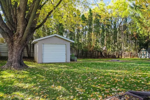 Exterior - 2255 Winwood Dr, Appleton, WI 54915 photo 6 of 8