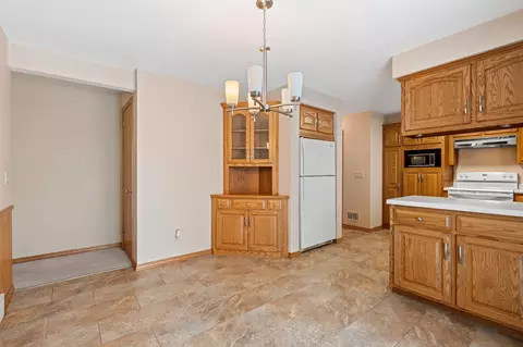 2405 N Erb St, Appleton, WI 54911 photo 9
