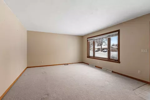 2405 N Erb St, Appleton, WI 54911 photo 3