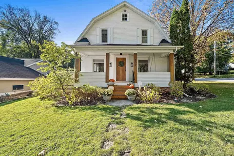 302 E Mission Rd, Allouez, WI 54301