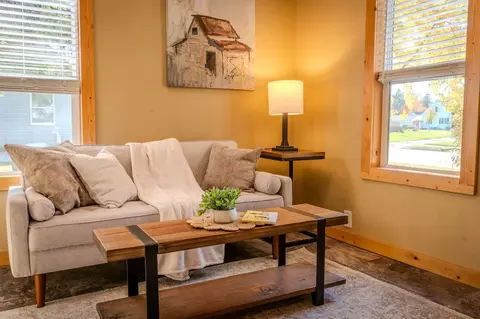 Living - 206 S Telulah Ave, Appleton, WI 54915 photo 1 of 1