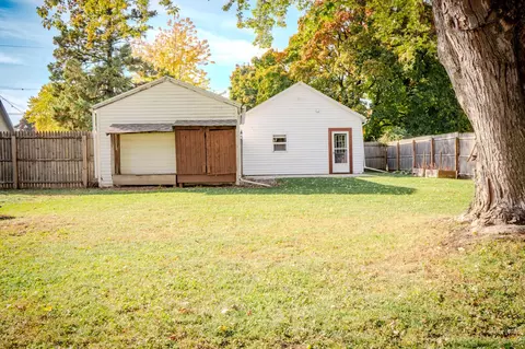 Exterior - 206 S Telulah Ave, Appleton, WI 54915 photo 2 of 10