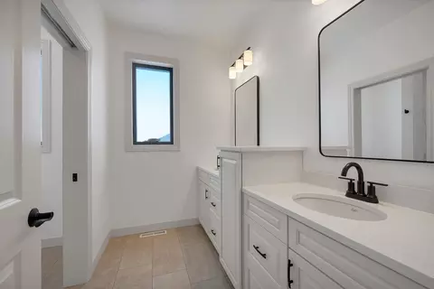 Bath - 110 Beckerae Ct, Wrightstown, WI 54180 photo 6 of 7