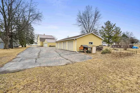 Exterior - 814 Main St, Wrightstown, WI 54180 photo 4 of 9
