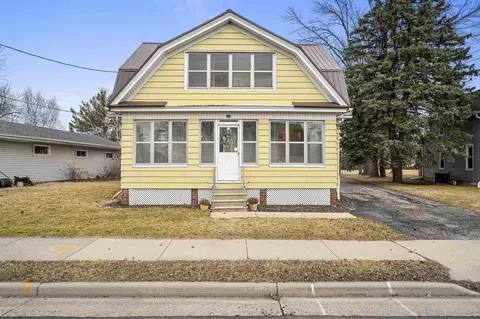 Exterior - 814 Main St, Wrightstown, WI 54180 photo 8 of 9