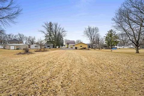 Exterior - 814 Main St, Wrightstown, WI 54180 photo 5 of 9