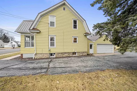 Exterior - 814 Main St, Wrightstown, WI 54180 photo 9 of 9