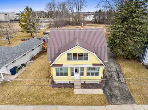 Exterior - 814 Main St, Wrightstown, WI 54180 photo 7 of 9