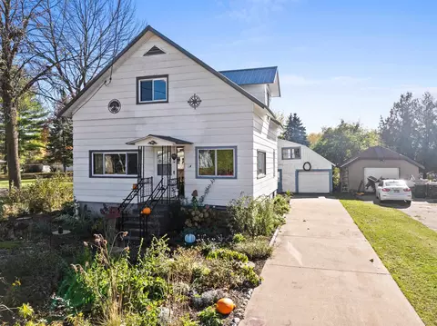 124 W Cedar St, Gillett, WI 54124