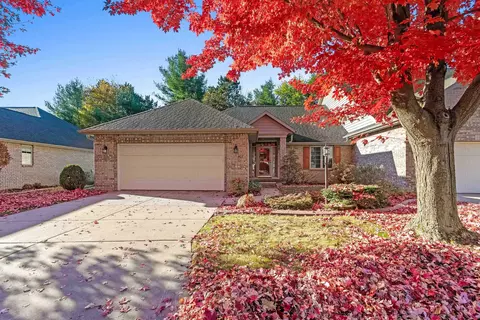 407 Woodfield Dr, Green Bay, WI 54313