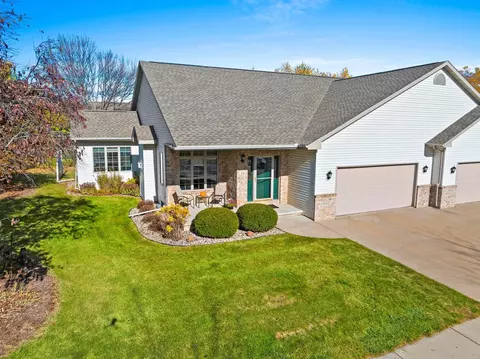 3302 E Fallcreek Ln, Appleton, WI 54913