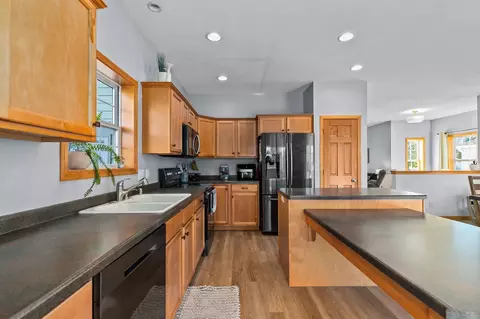 Kitchen - 4124 E Glory Ln, Appleton, WI 54913 photo 6 of 6