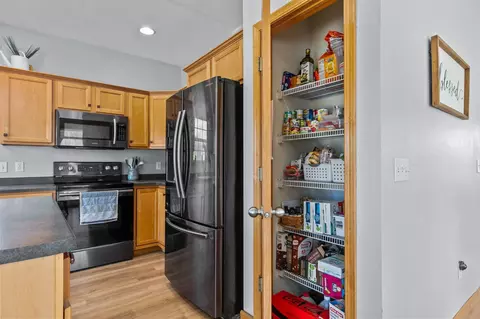 Kitchen - 4124 E Glory Ln, Appleton, WI 54913 photo 5 of 6