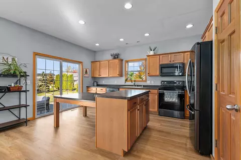 Kitchen - 4124 E Glory Ln, Appleton, WI 54913 photo 4 of 6