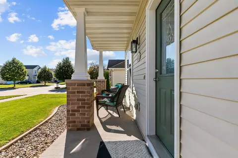 Exterior - 4124 E Glory Ln, Appleton, WI 54913 photo 2 of 8